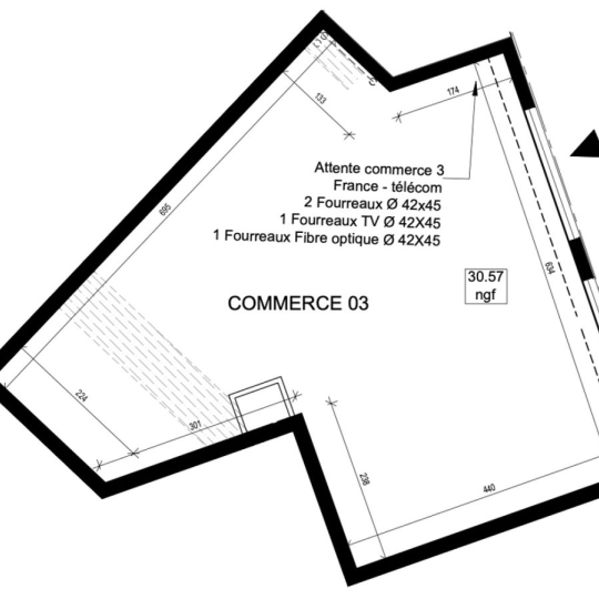  Annonces ST OUEN : Local / Bureau | PUTEAUX (92800) | 40 m2 | 2 717 € 